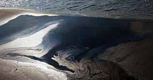 US rejects nuclear option to stem Gulf oil spill